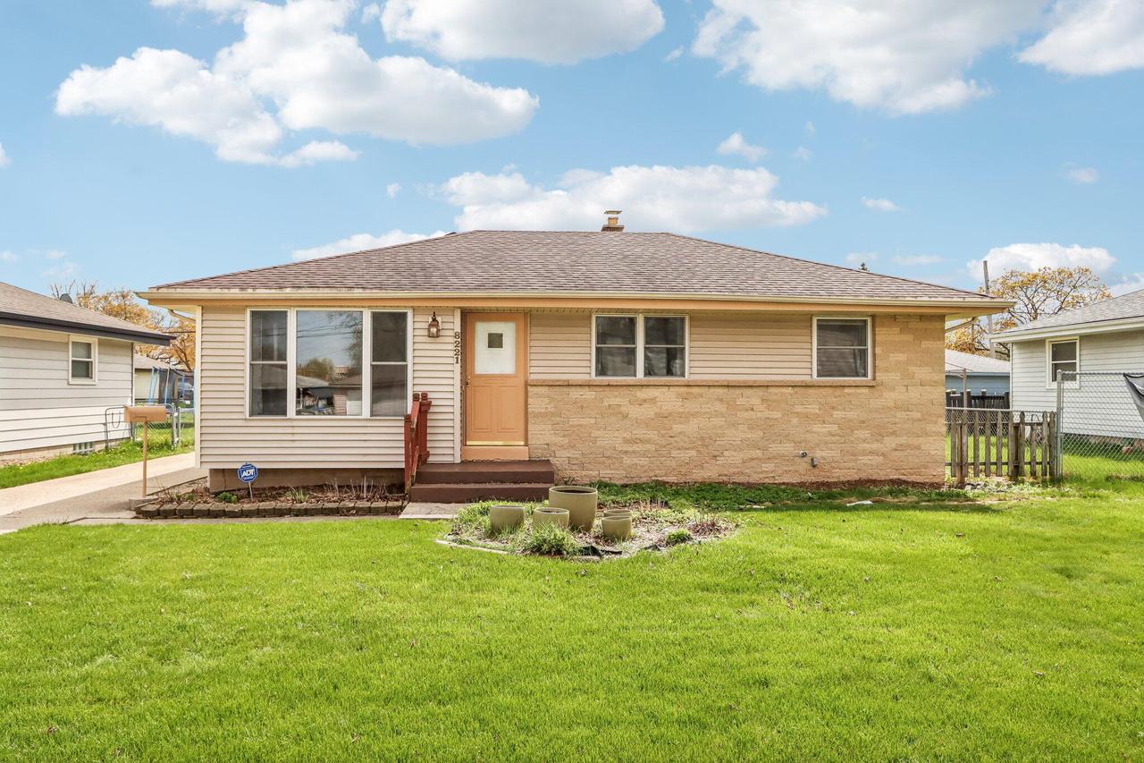 8221 W Carmen Ave, Milwaukee, WI 53218