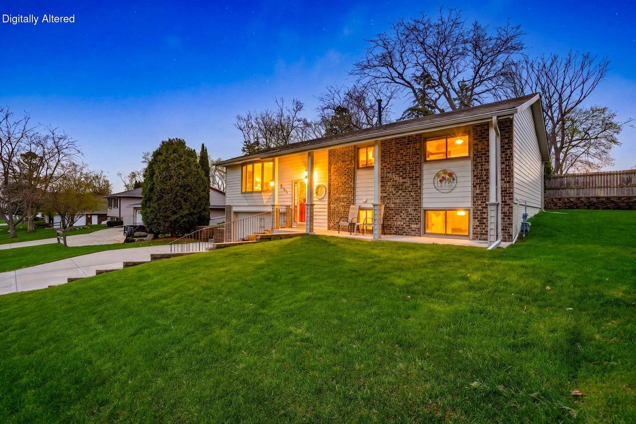 321 Lakeview Rd, South Milwaukee, WI 53172