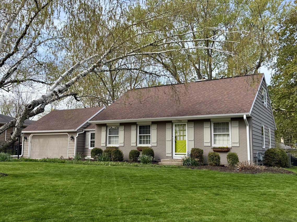 1245 N 121st St, Wauwatosa, WI 53226