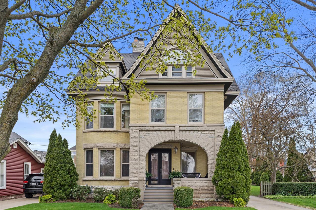 1216 S Main St., Racine, WI 53403