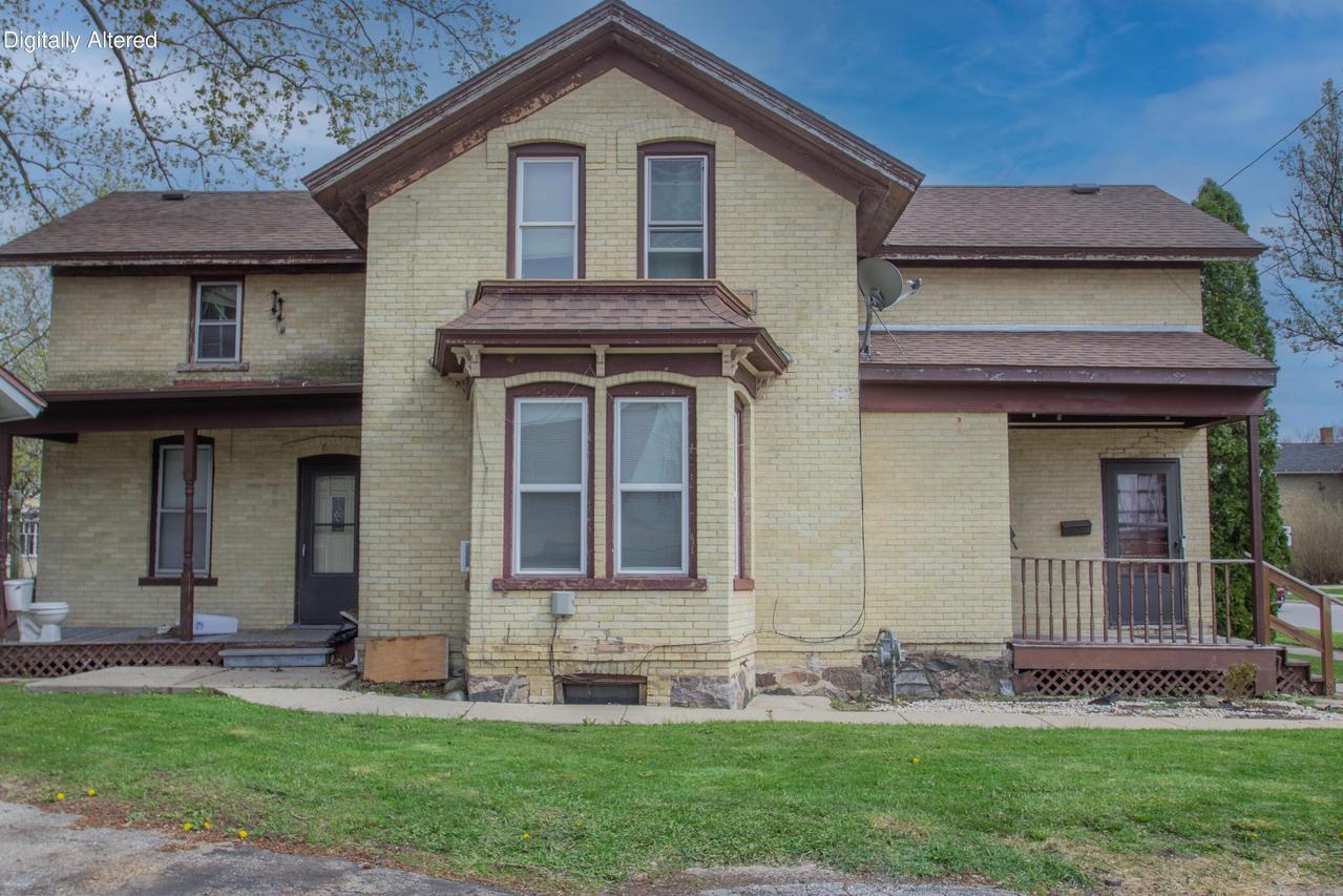 908 E Main St, Watertown, WI 53094