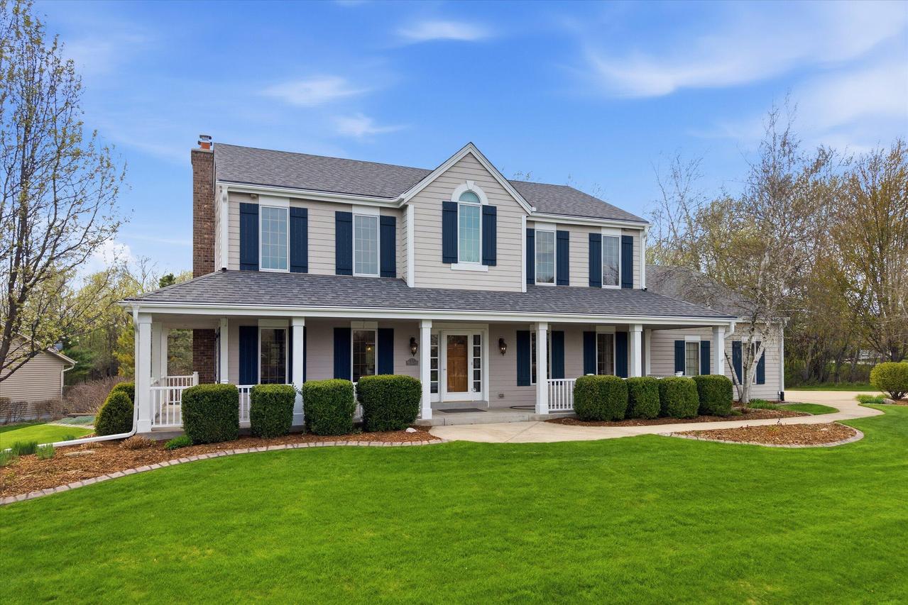 439 Brockway Dr, Mukwonago, WI 53149