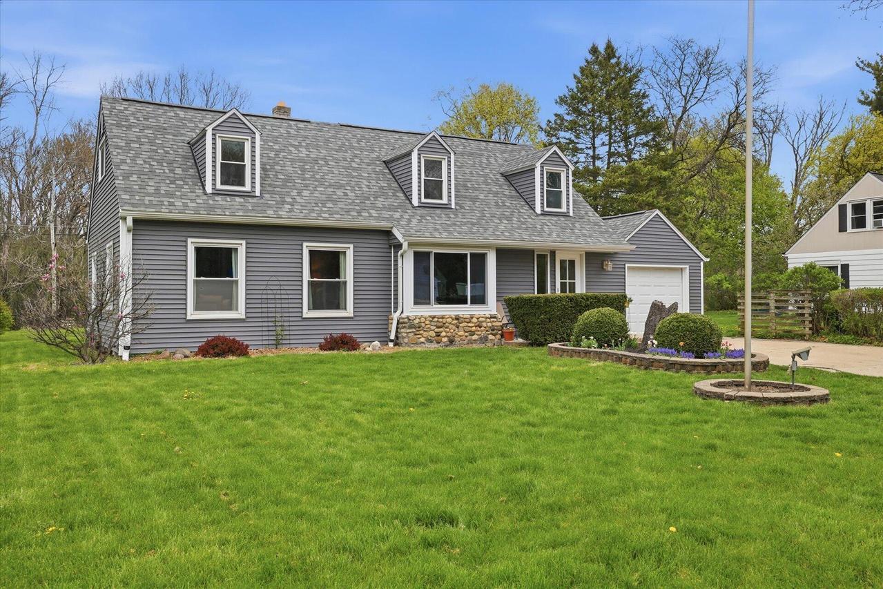 17814 W Roosevelt Ave, New Berlin, WI 53146