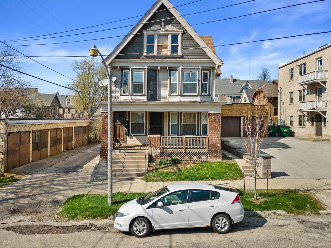 518 E Lloyd St #520, Milwaukee, WI 53212