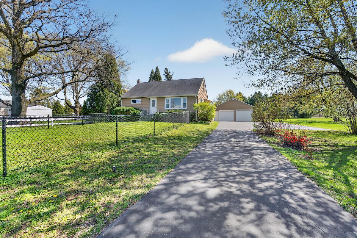 9509 60th St, Kenosha, WI 53144