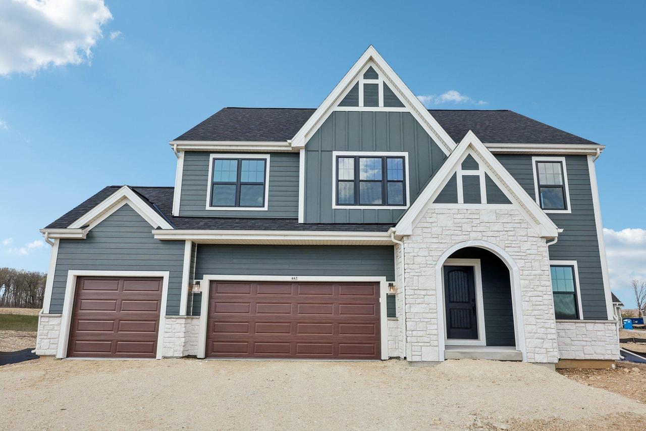 447 Sandstone St, Slinger, WI 53086
