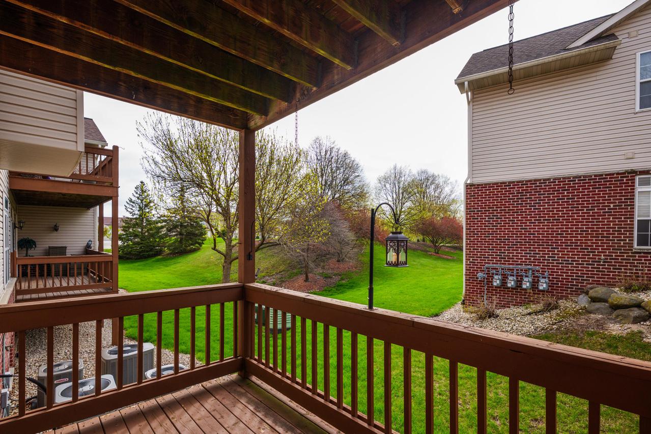 7883 S Scepter Dr #8, Franklin, WI 53132