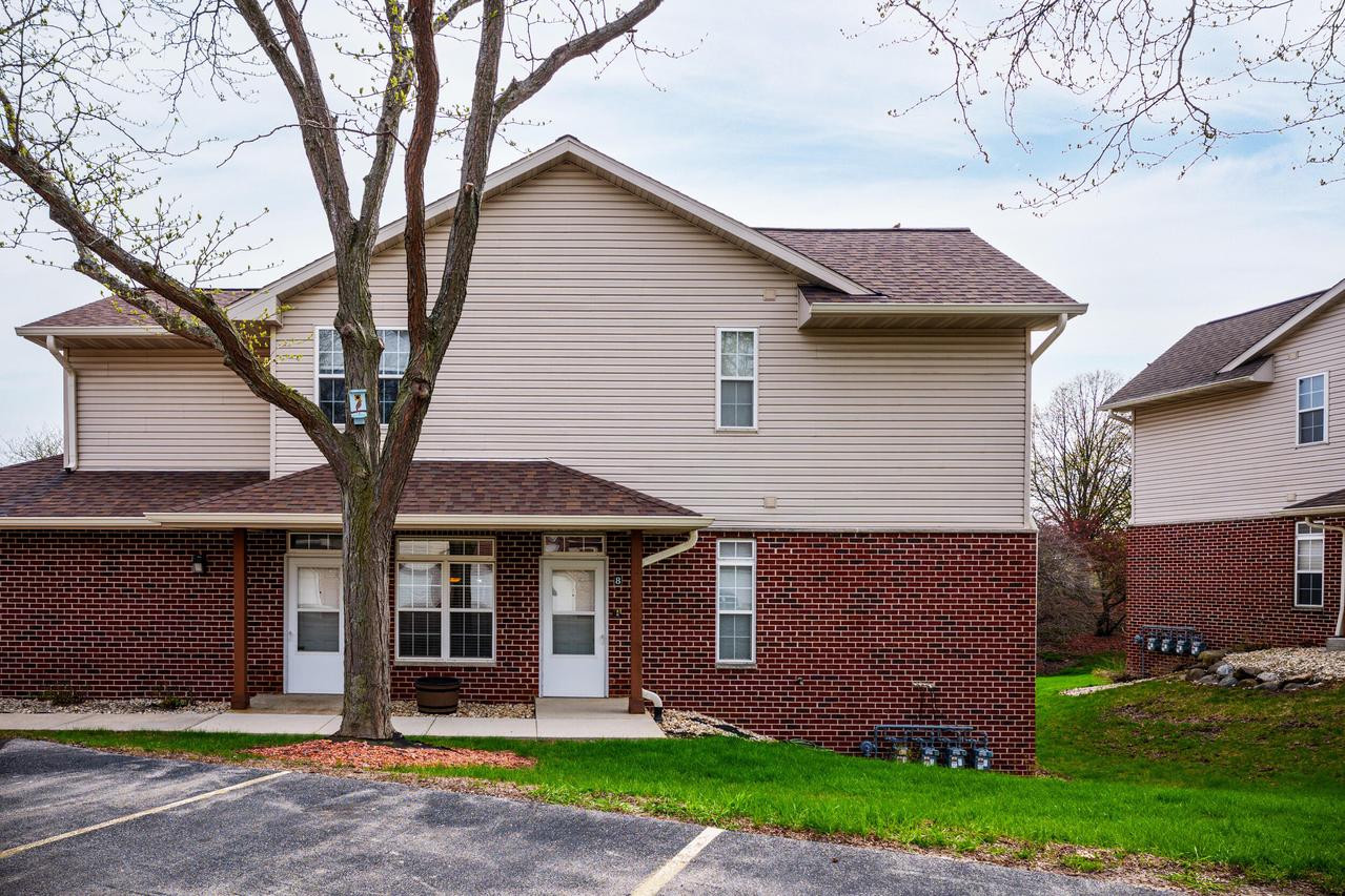 7883 S Scepter Dr #8, Franklin, WI 53132