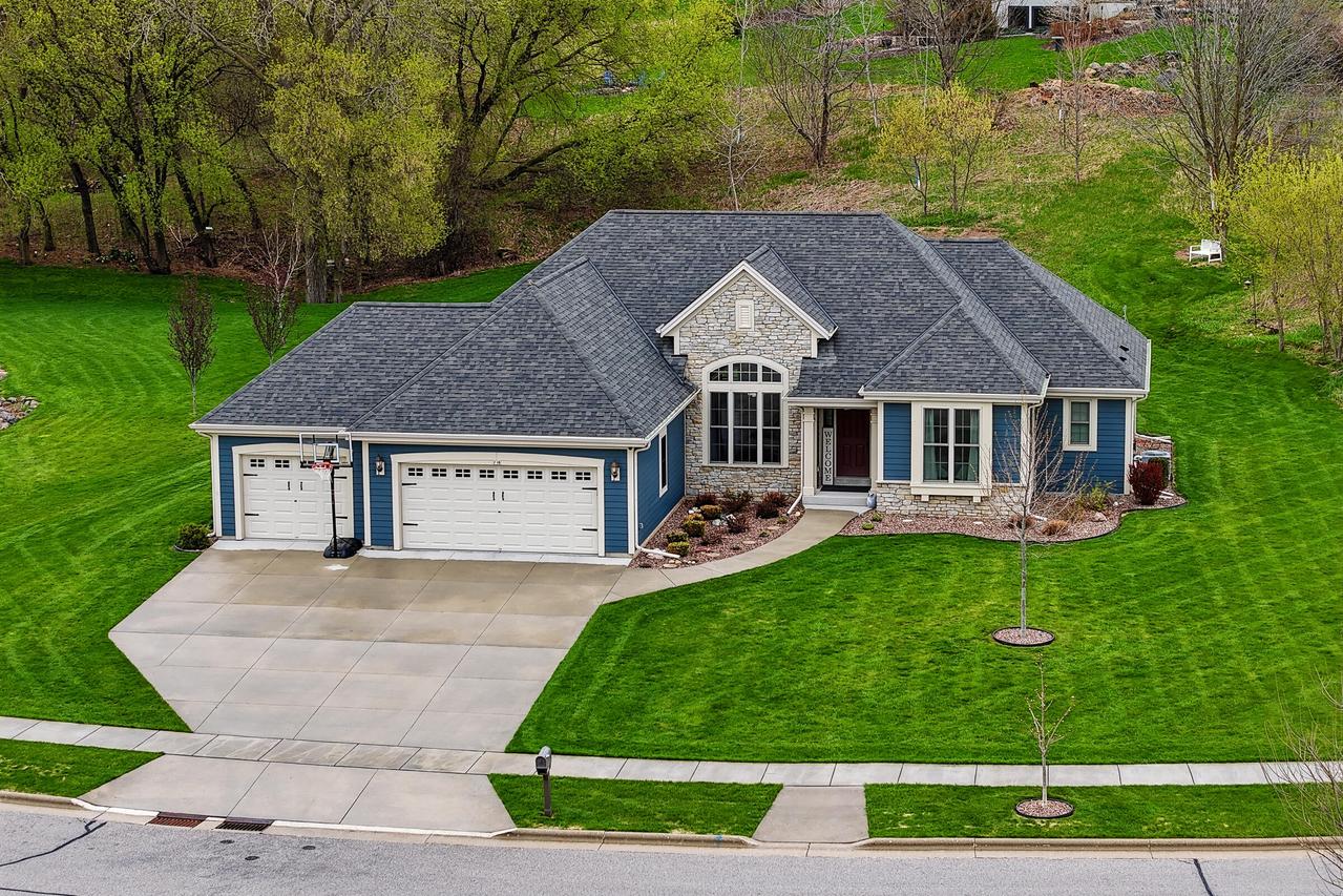 718 Meadow Ridge, Plymouth, WI 53073