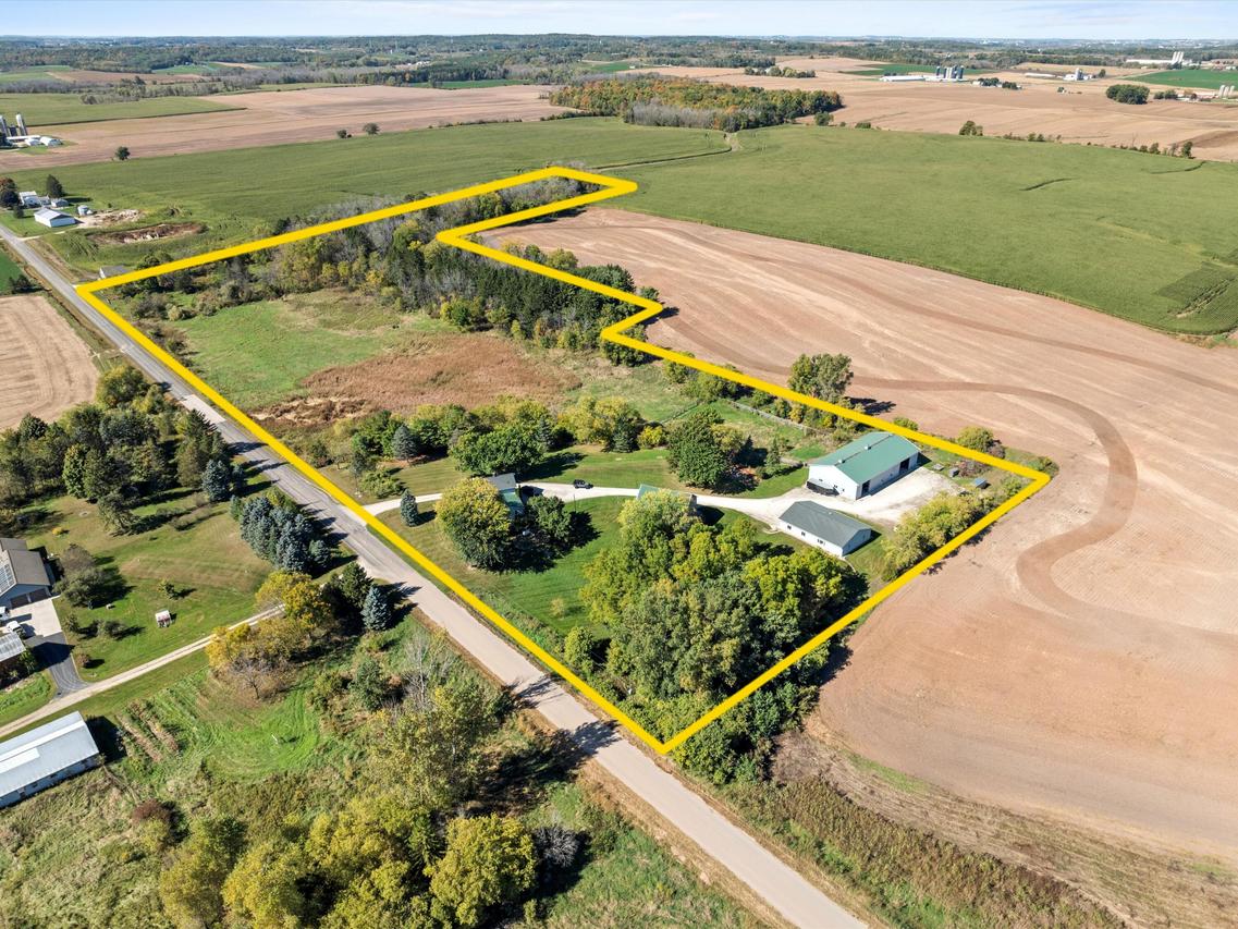 12024 Point Creek, Meeme, WI 53063