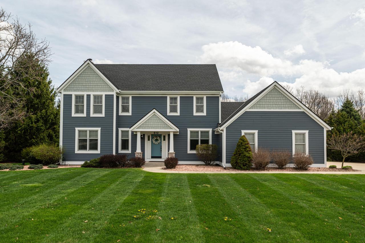 612 Hunters Xing, Slinger, WI 53086