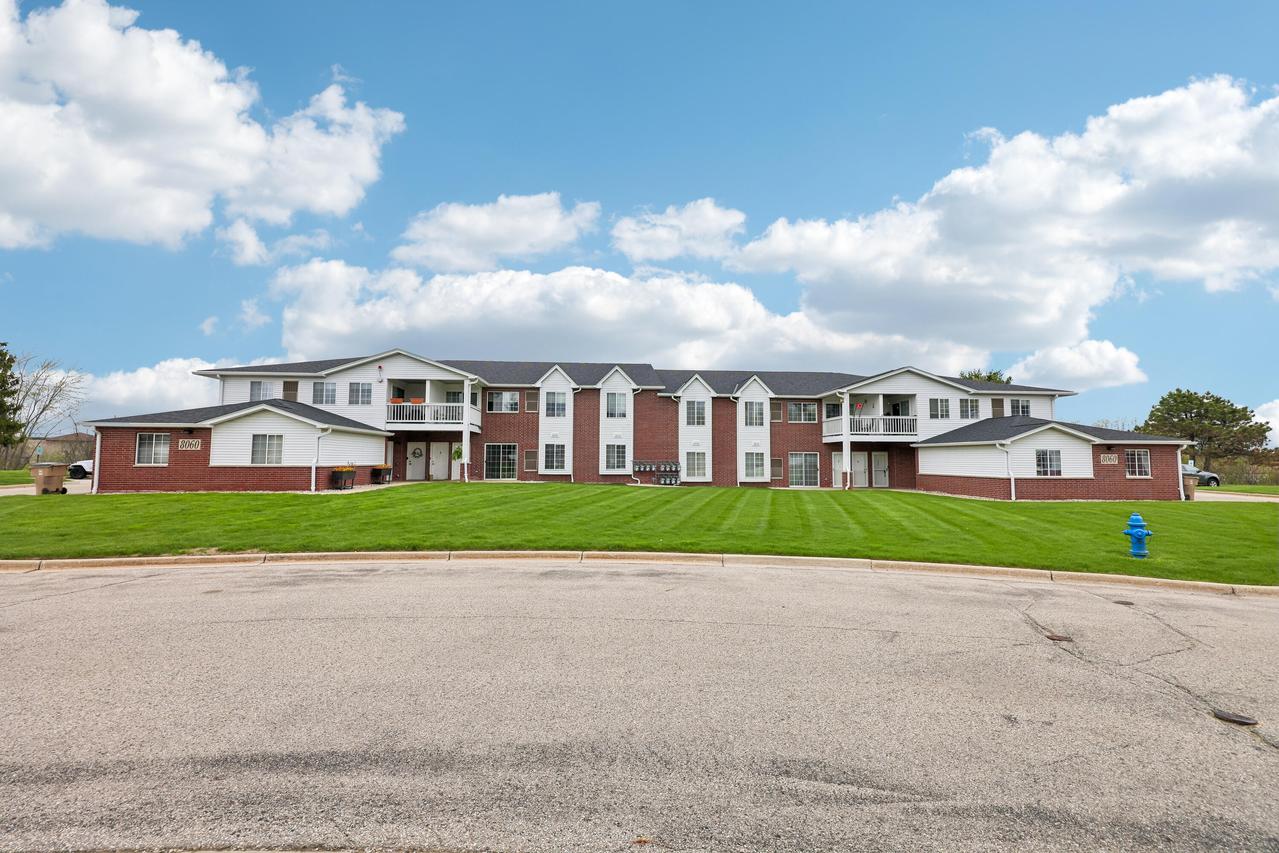 8060 Lexington Pl #1, Pleasant Prairie, WI 53158