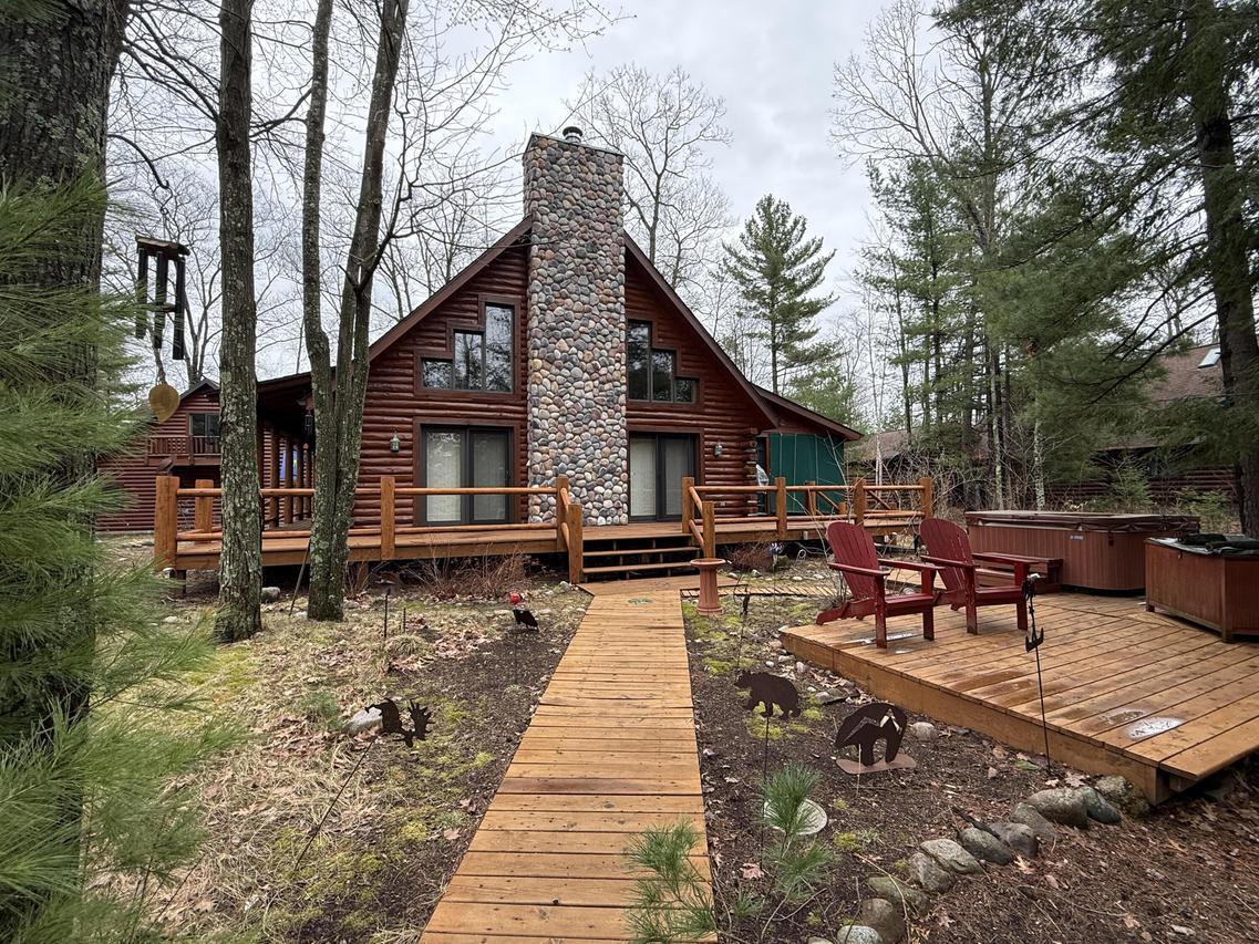 15549 Spur Ln, Mountain, WI 54149