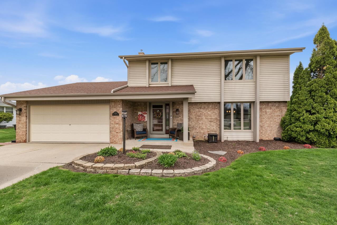 3928 W Anita Ln, Franklin, WI 53132