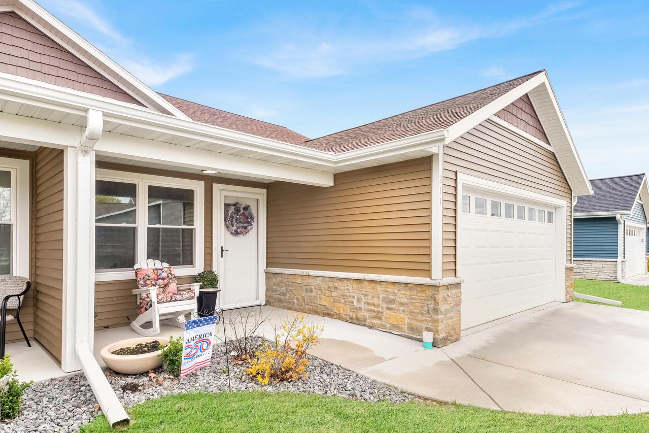 211 Edenview Ln, Eden, WI 53019