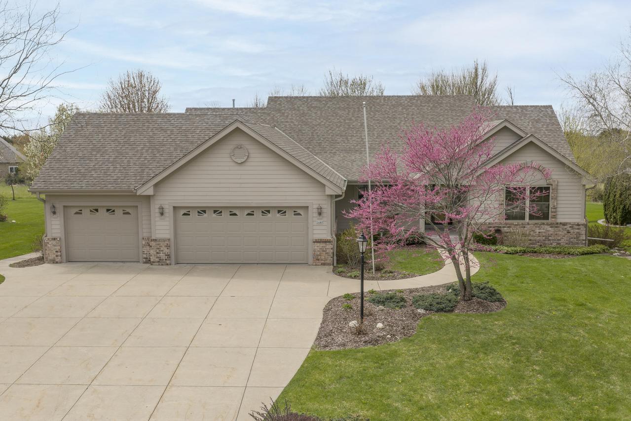 2649 Oak Knoll, Jackson, WI 53037