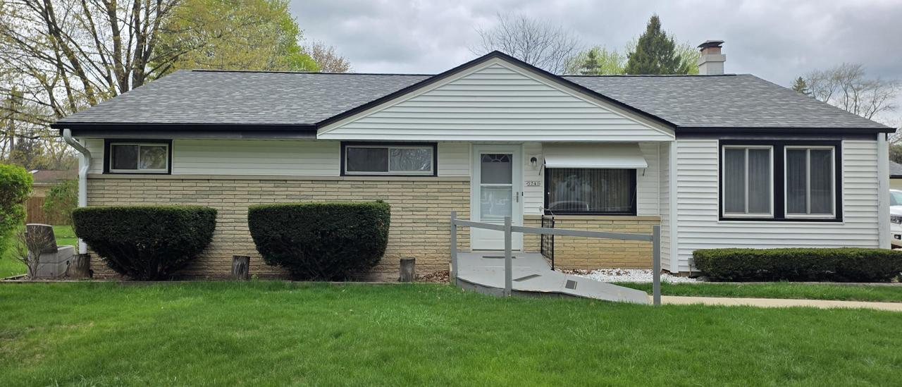 5741 S 40th St, Greenfield, WI 53221