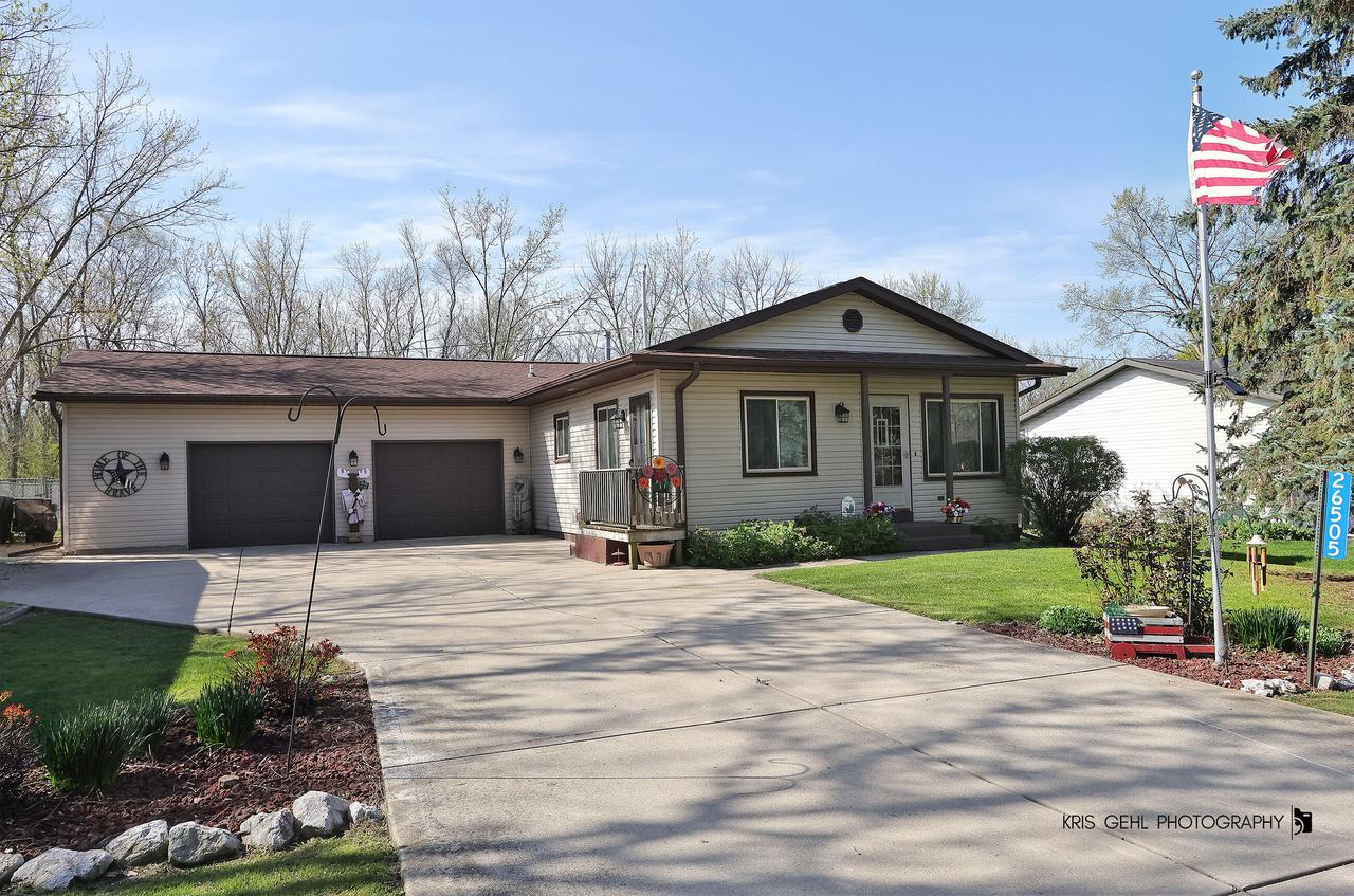 26505 104th St, Salem Lakes, WI 53179