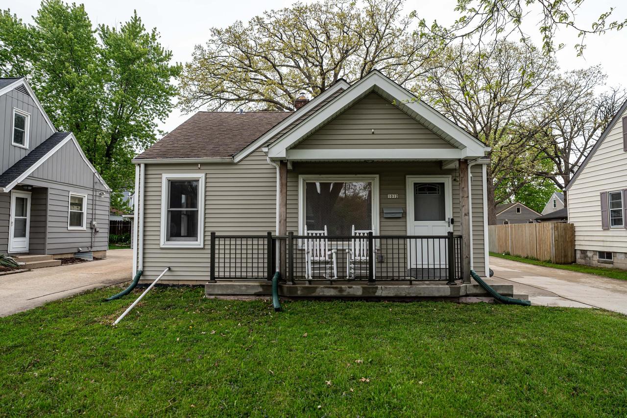 1012 S 111th St, West Allis, WI 53214