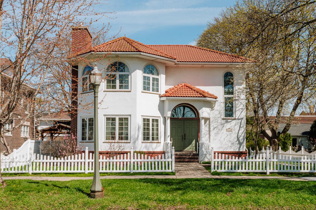 921 W Main St, Lake Geneva, WI 53147