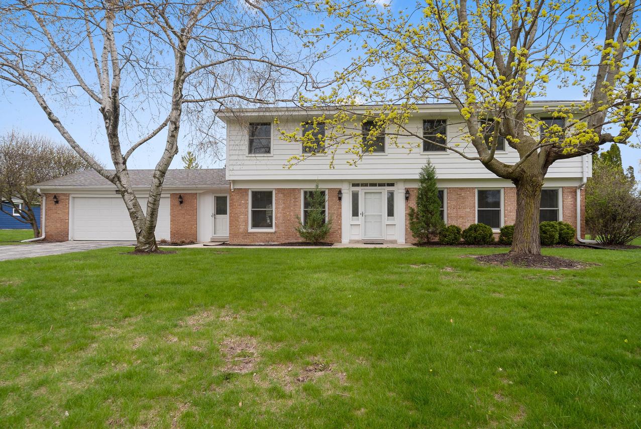 9445 N Fairway Dr, Bayside, WI 53217