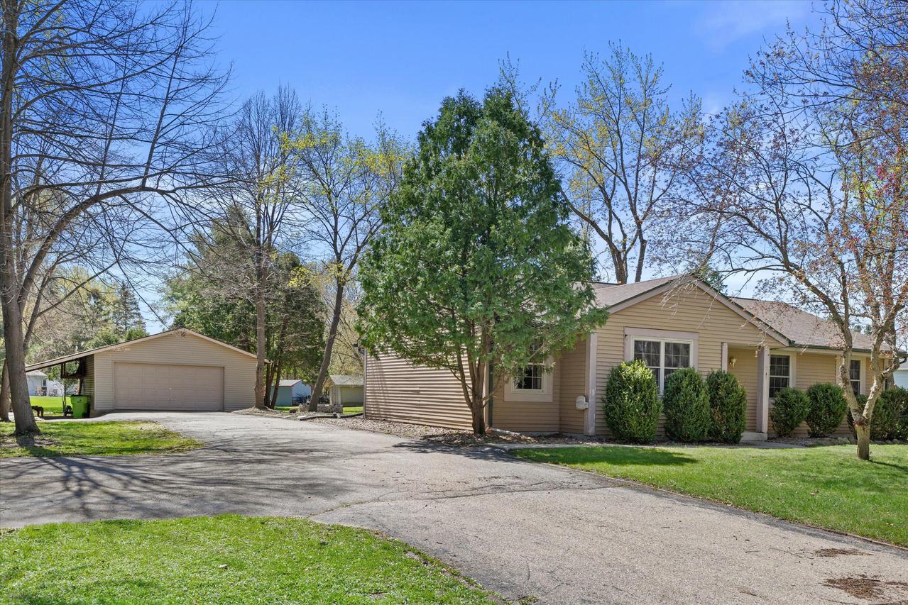 287 Wilson Ave, Dousman, WI 53118