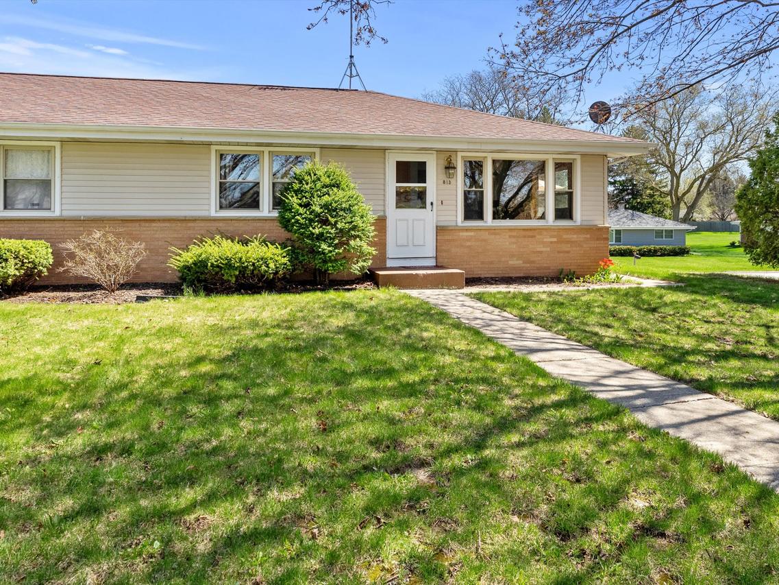 813 Riverview Dr, Plymouth, WI 53073