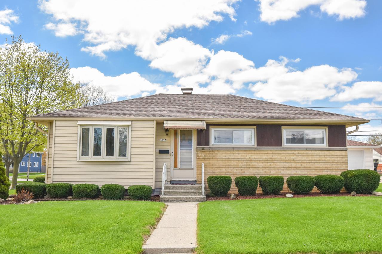 3877 E Van Eimeren Ave, Cudahy, WI 53110