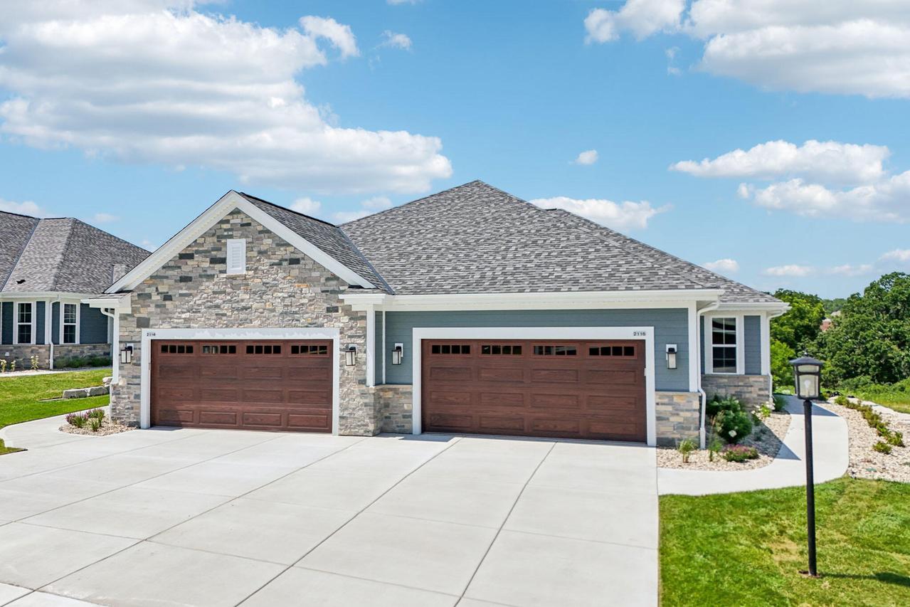 2116 Bluestem Dr #1402, Waukesha, WI 53188