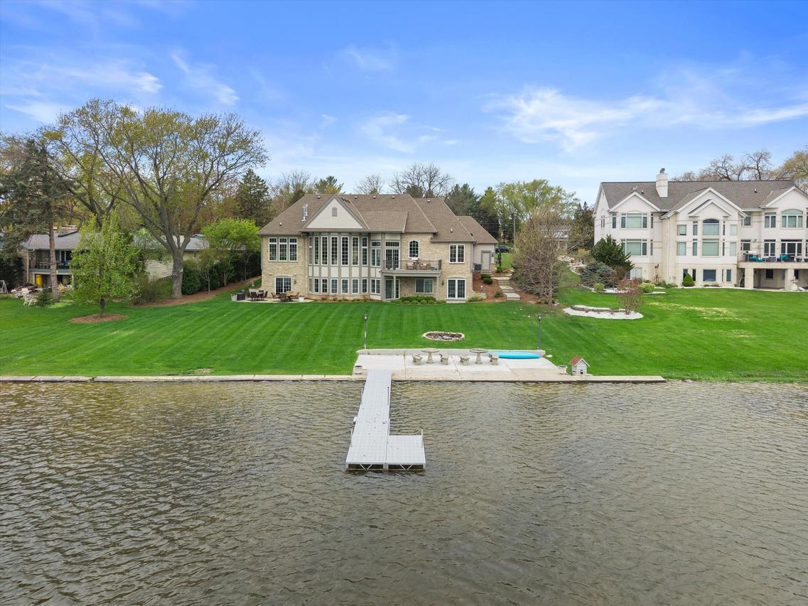 W356N5136 Lakeshore Dr, Oconomowoc, WI 53066