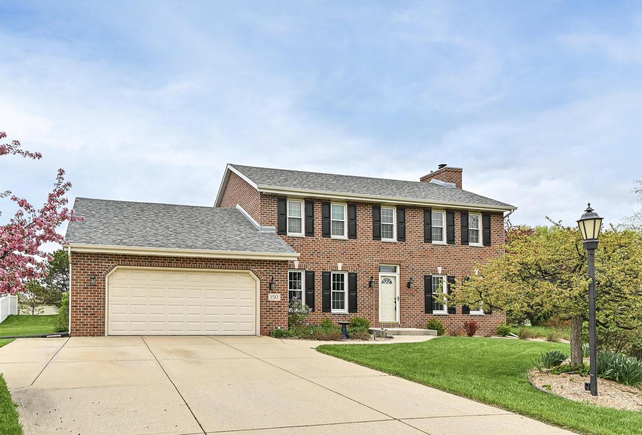 150 W Fairfield Ct, Oak Creek, WI 53154
