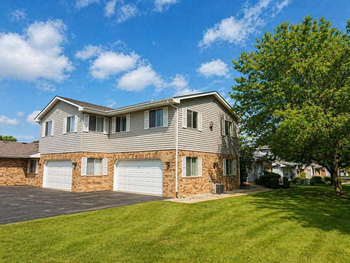 1117 N Sunnyslope Dr #204, Mount Pleasant, WI 53406