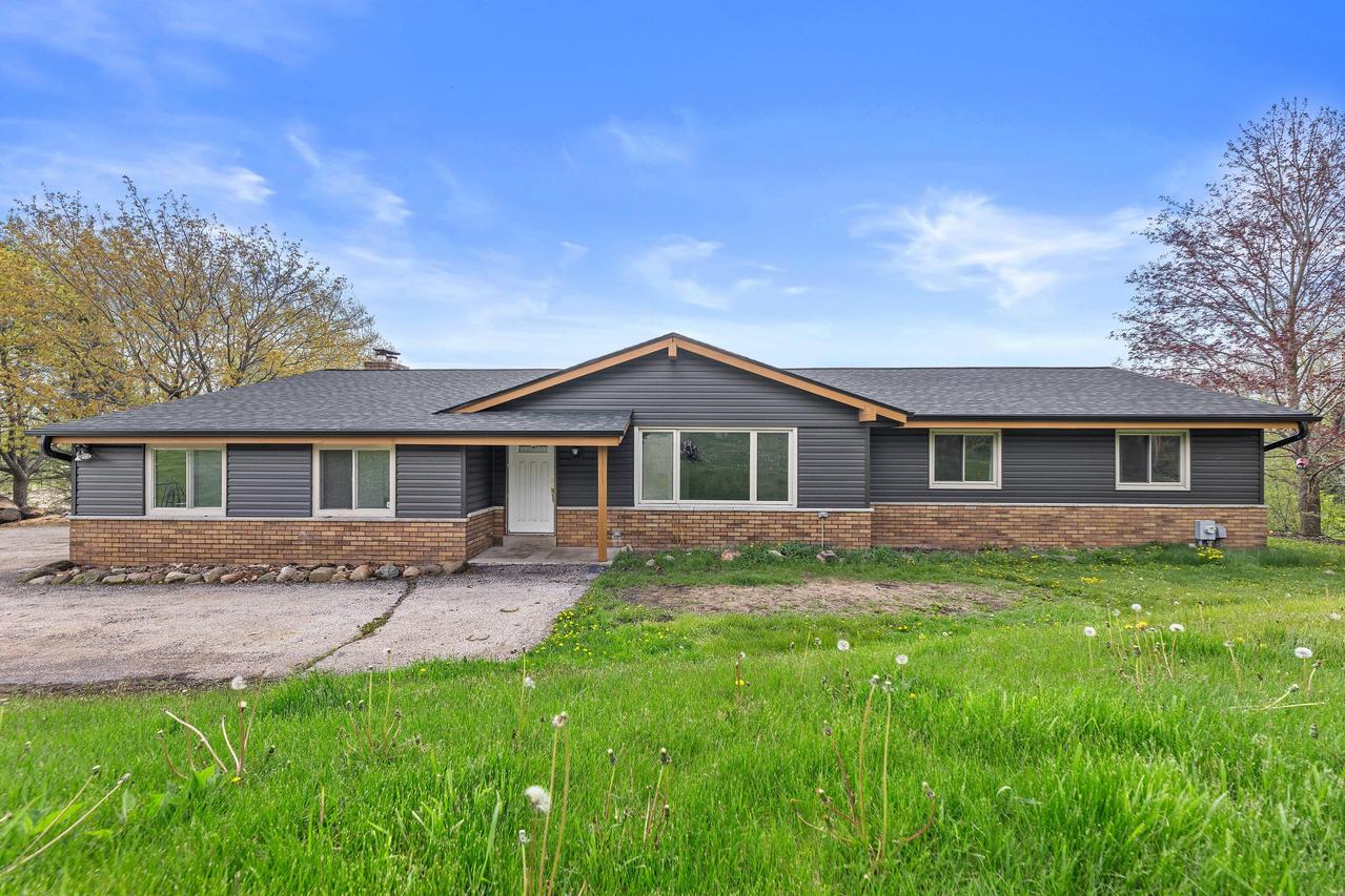 18775 W Observatory Rd, New Berlin, WI 53146
