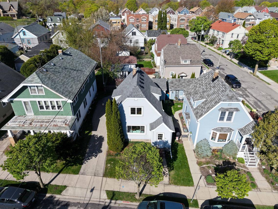 3265 S Swain Ct, Milwaukee, WI 53207
