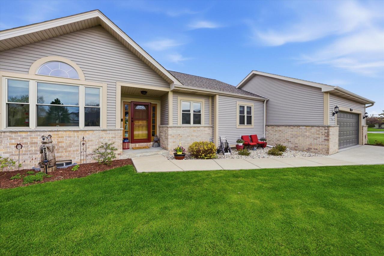 4335 S Rose Ct, New Berlin, WI 53151