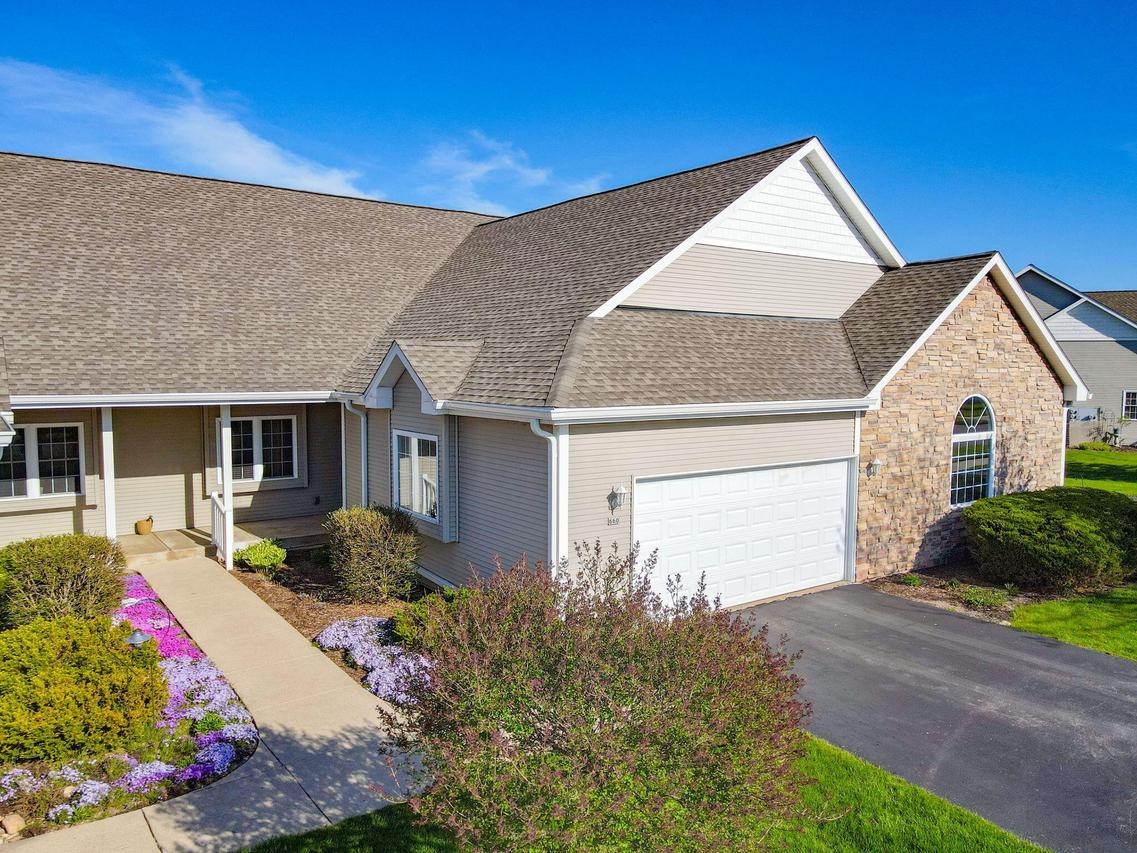 660 Waters Edge Dr #6, Whitewater, WI 53190