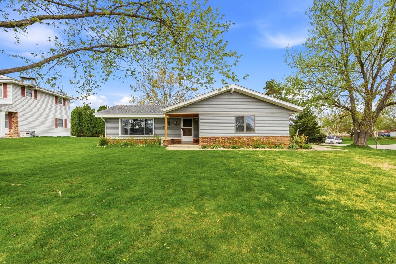 10653 Beacon Hill, Franklin, WI 53132