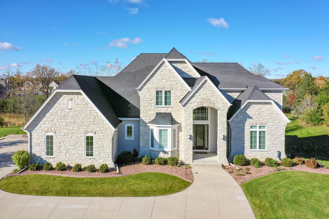 19955 W Bradon Trl, Brookfield, WI 53045