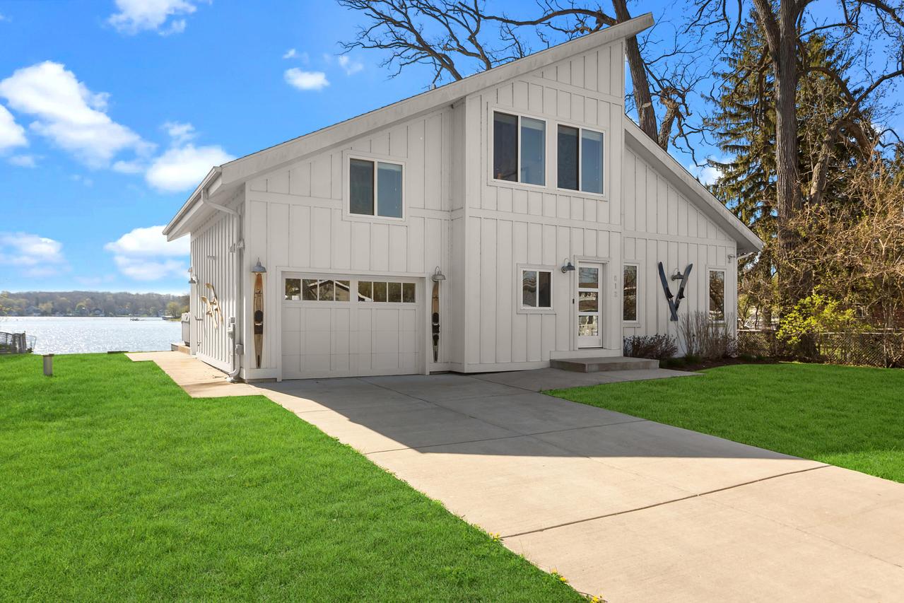 812 Rosebud Ave, Twin Lakes, WI 53181