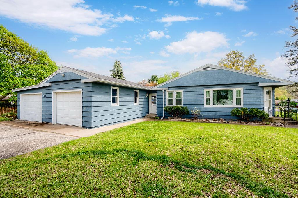 1543 W Young Dr, Onalaska, WI 54650