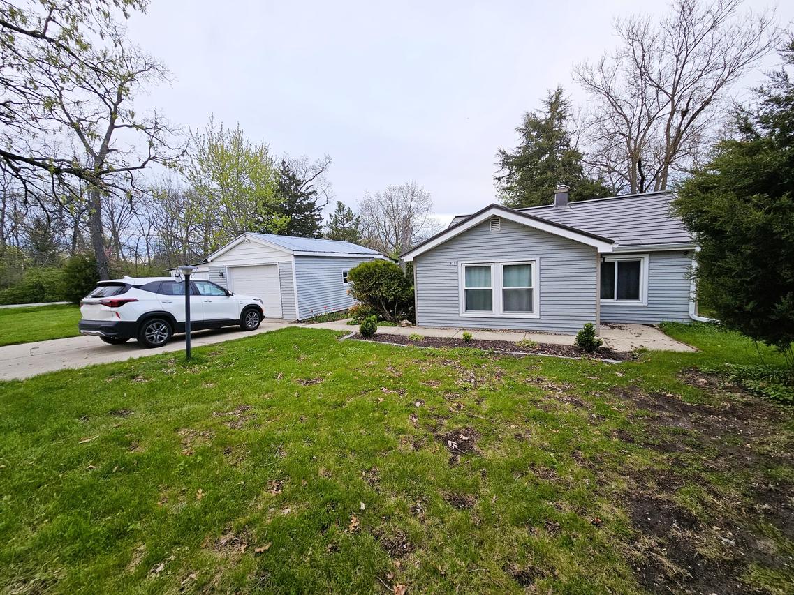 6211 242nd Ave, Paddock Lake, WI 53168