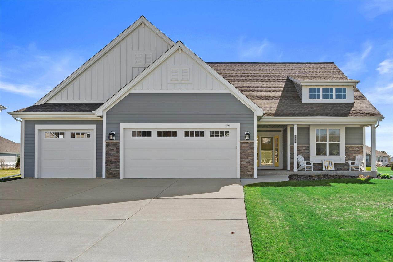 190 Mullberry Ln, Grafton, WI 53024