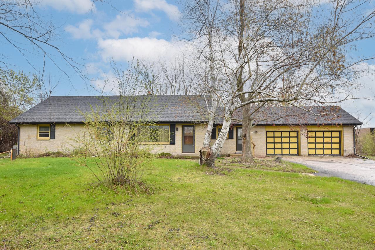7526 W County Line Rd, Mequon, WI 53092