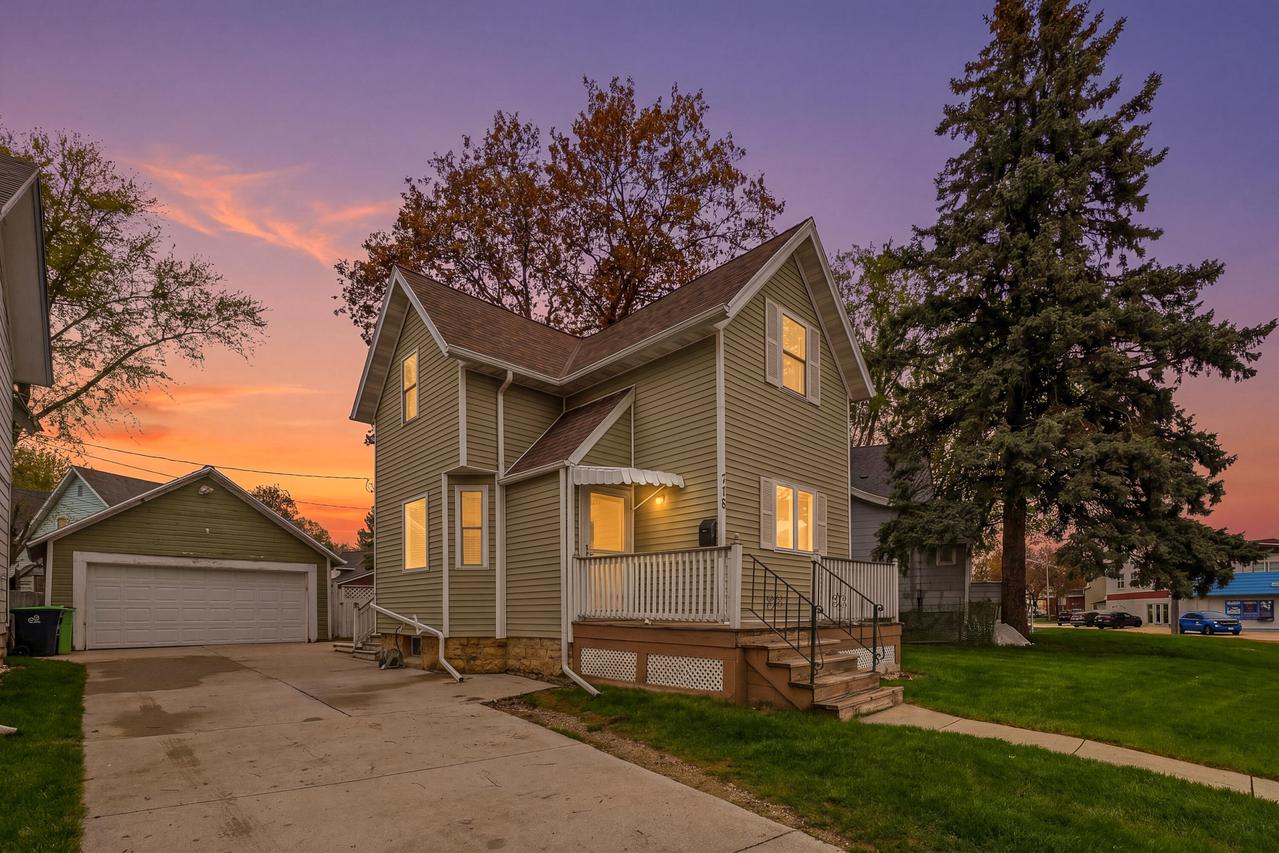 716 N Spring St, Beaver Dam, WI 53916