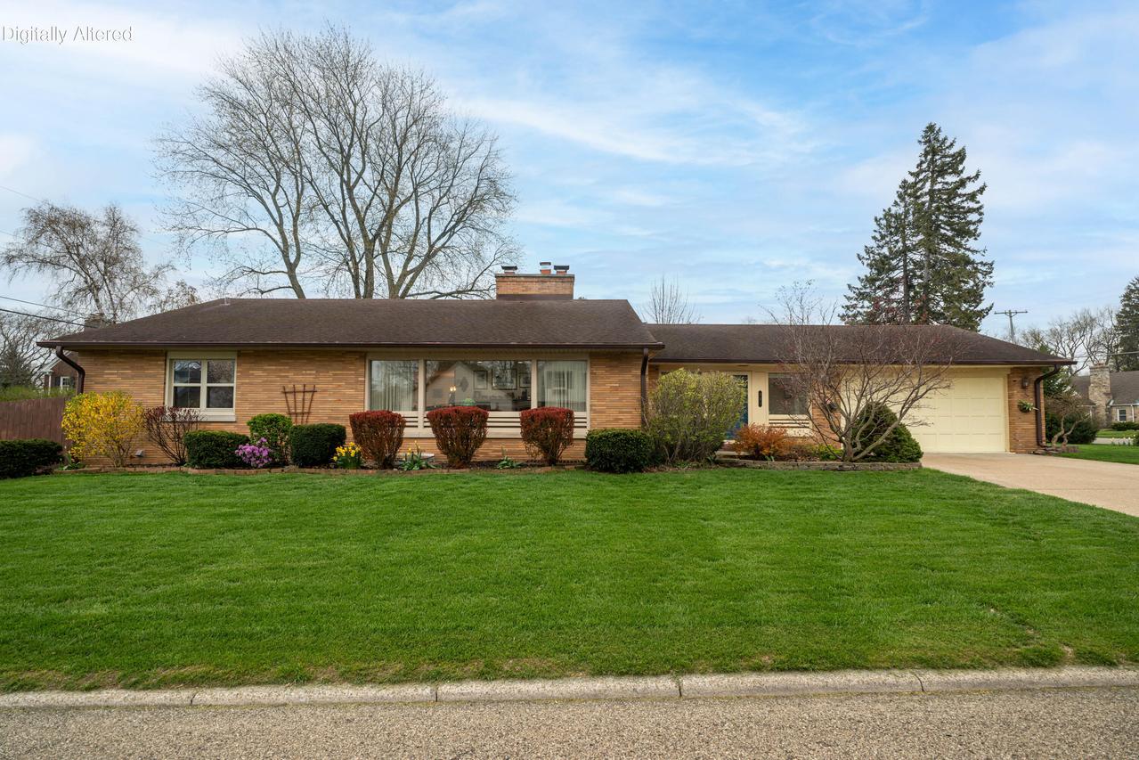 321 Lakecrest Dr, Racine, WI 53402