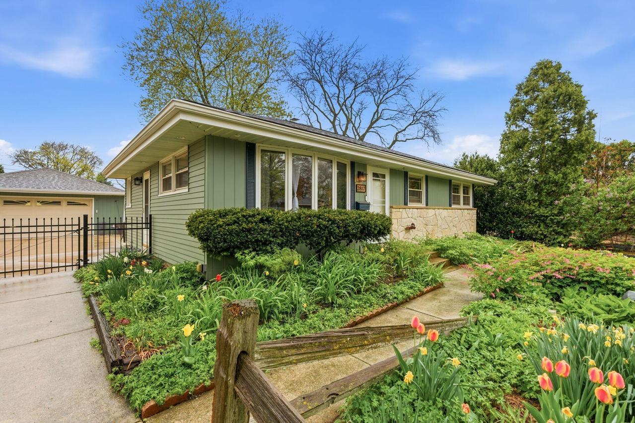 2817 S 103rd St, West Allis, WI 53227