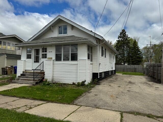 2618 73rd St, Kenosha, WI 53143