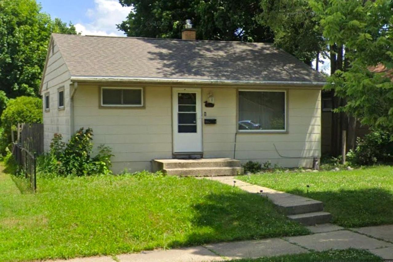 5668 N 70th St., Milwaukee, WI 53218
