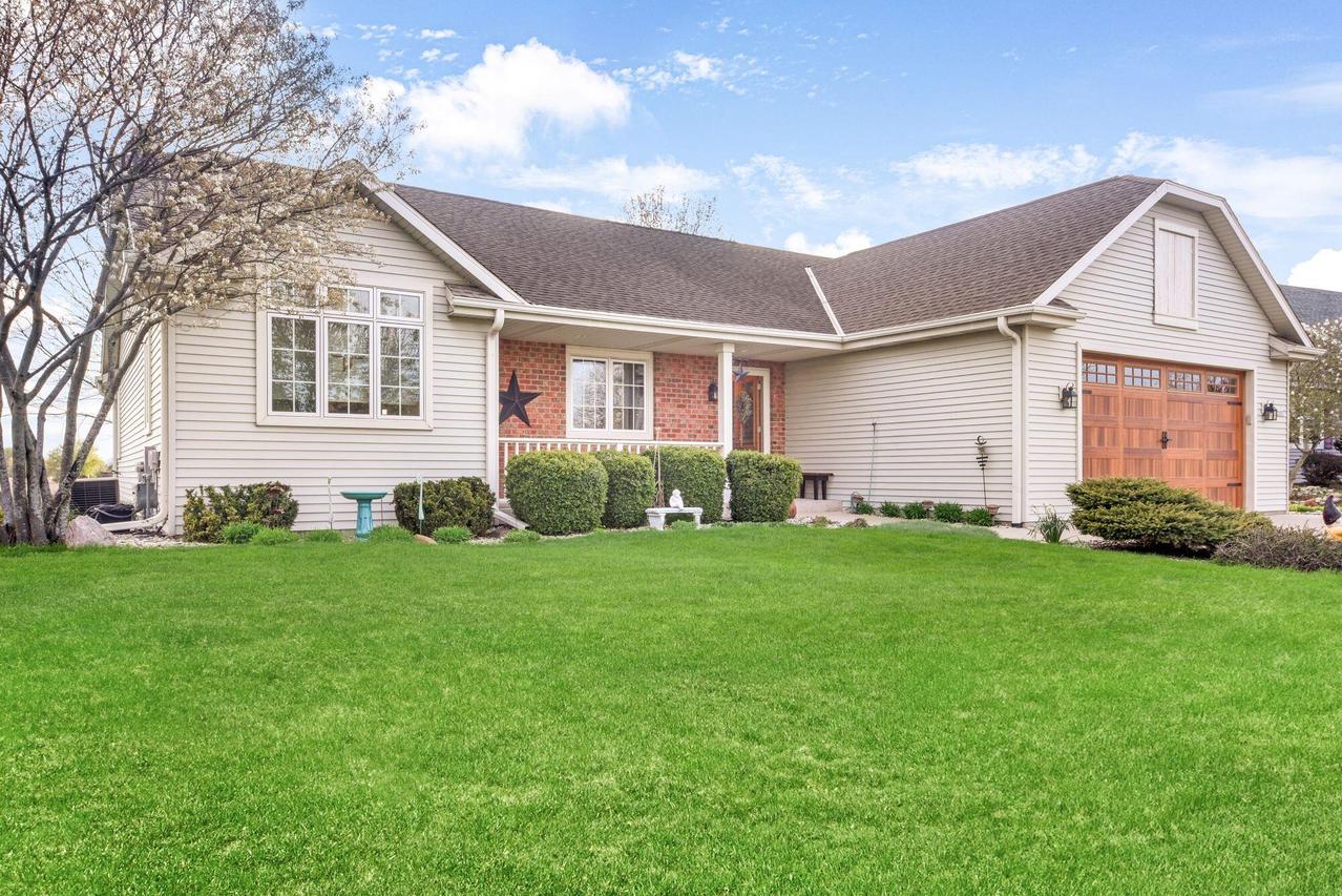 1251 Chippewa Dr, Hartford, WI 53027