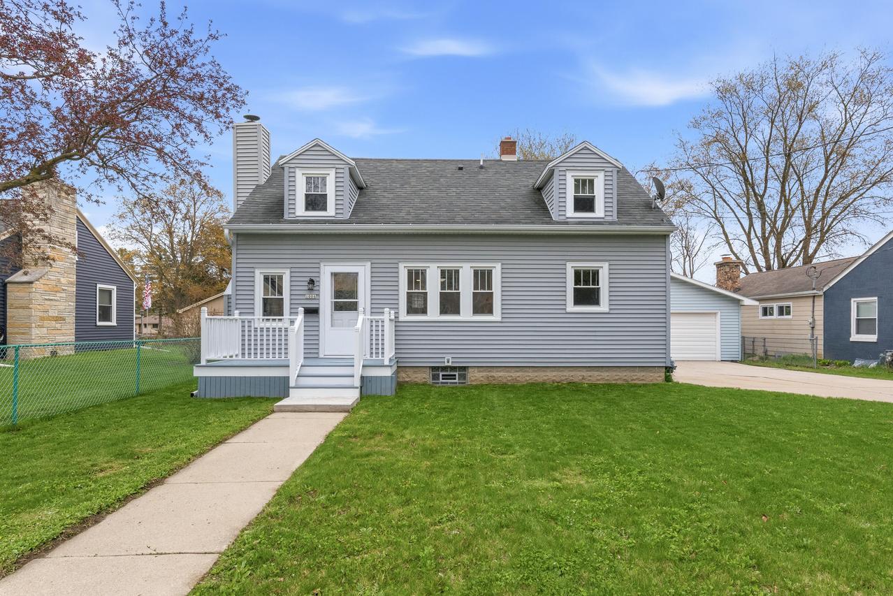 1006 13th Ave, Grafton, WI 53024